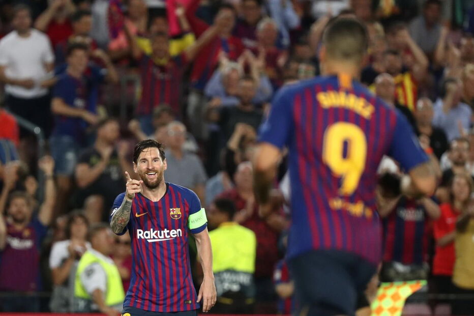 Messi marcou três golos ao PSV Eindhoven para a Champions