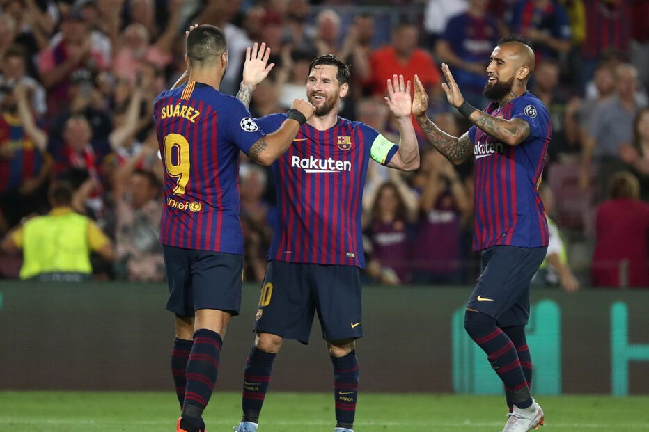 Messi marcou três golos ao PSV Eindhoven para a Champions