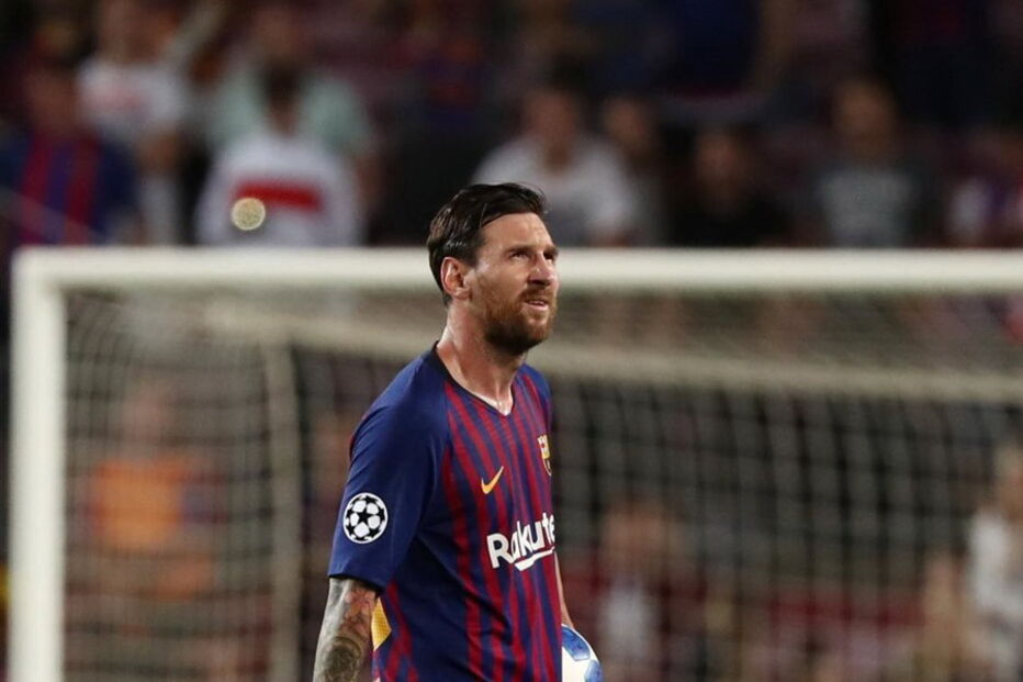 Messi marcou três golos ao PSV Eindhoven para a Champions