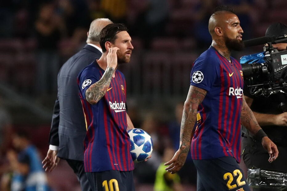 Messi marcou três golos ao PSV Eindhoven para a Champions