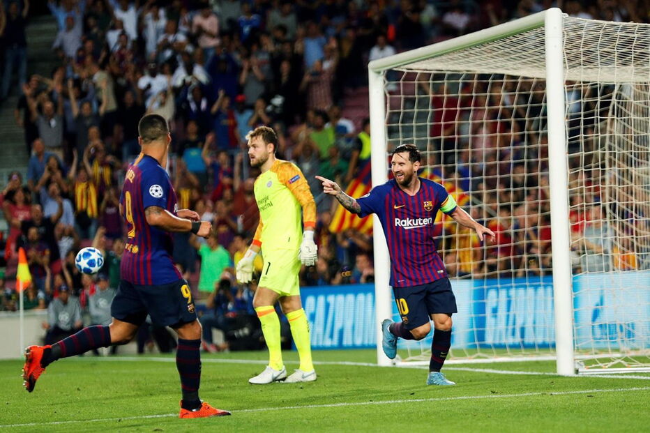 Messi marcou três golos ao PSV Eindhoven para a Champions