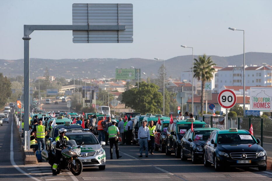 Protesto dos taxistas condicionou trânsito em Faro