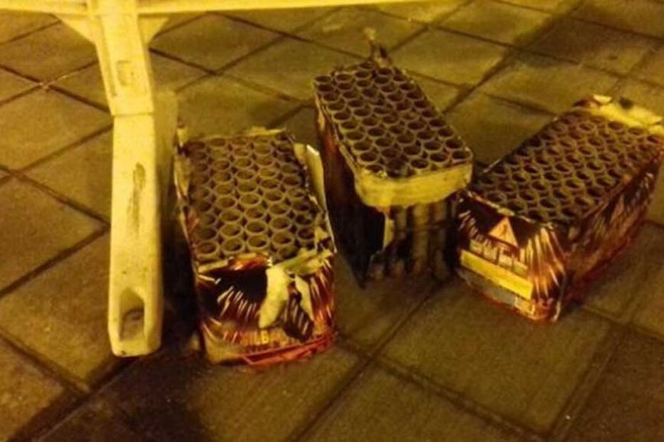 Pirotecnia junto ao hotel da Juventus em Valência