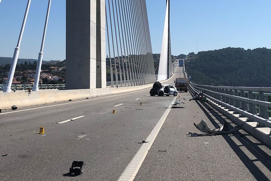 Acidente mortal na A4