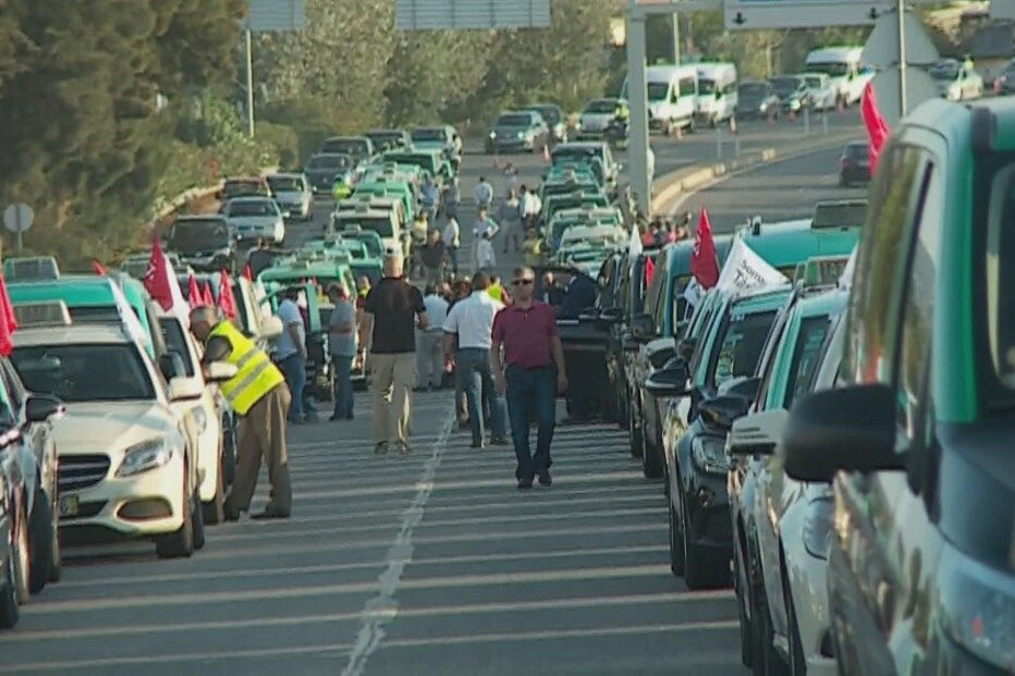 Protesto dos taxistas condiciona o trânsito em Lisboa, Porto e Faro