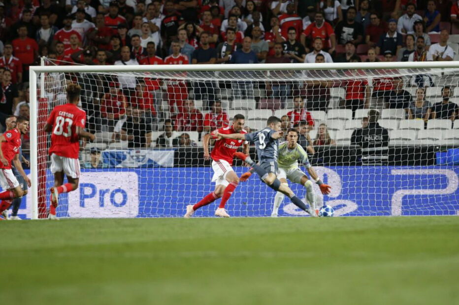 O momento em que Lewandowski faz o 0-1 no Estádio da Luz