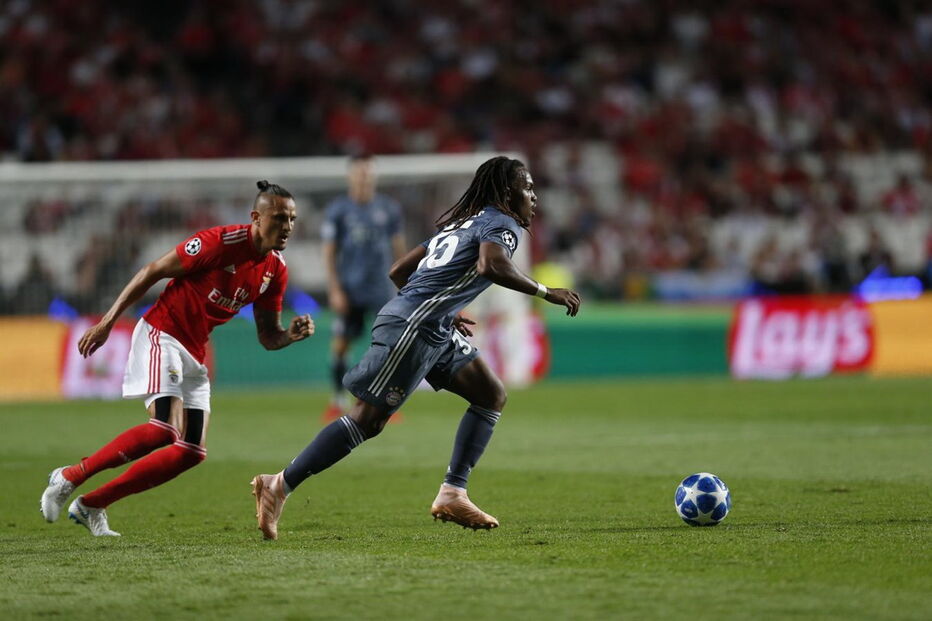 Renato Sanches em lance com Fejsa no Benfica - Bayern