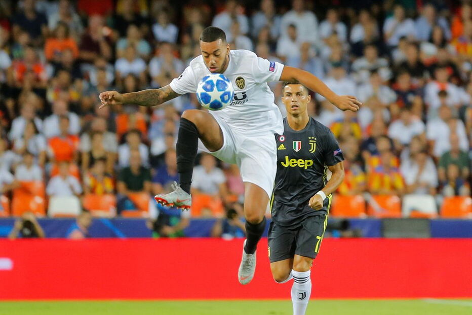 Cristiano Ronaldo expulso na estreia europeia pela Juventus 