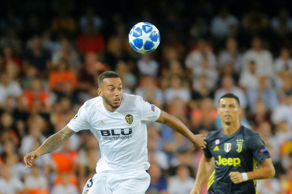 Cristiano Ronaldo expulso na estreia europeia pela Juventus 