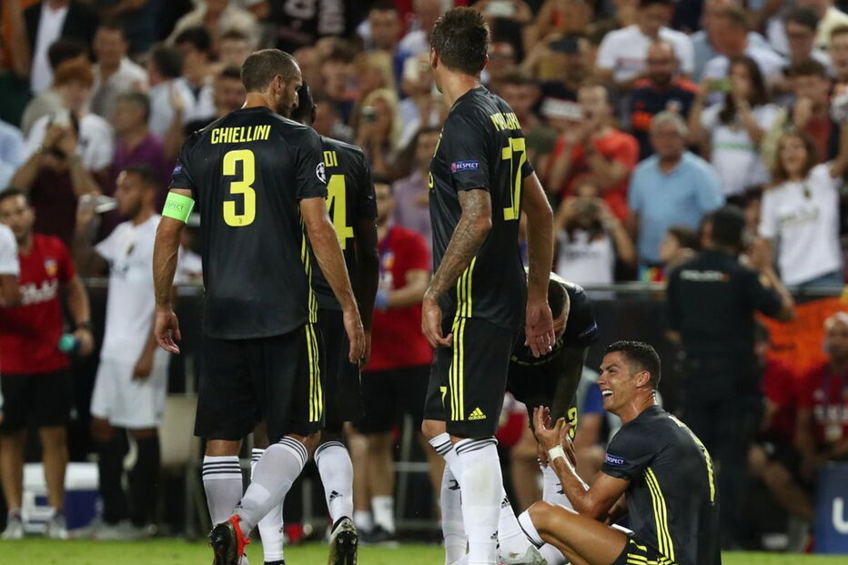 Cristiano Ronaldo expulso na estreia europeia pela Juventus