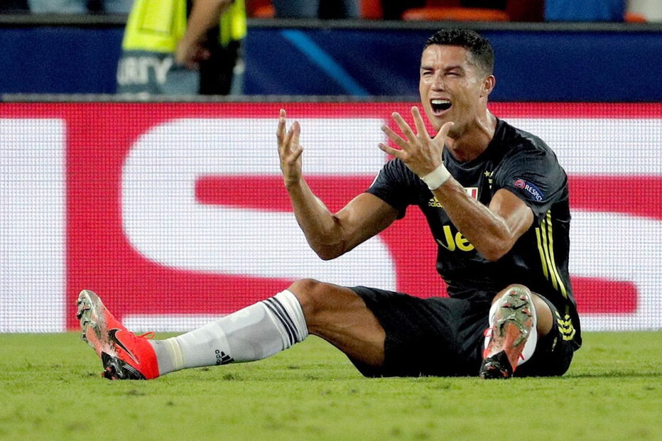  Cristiano Ronaldo expulso na estreia europeia pela Juventus
