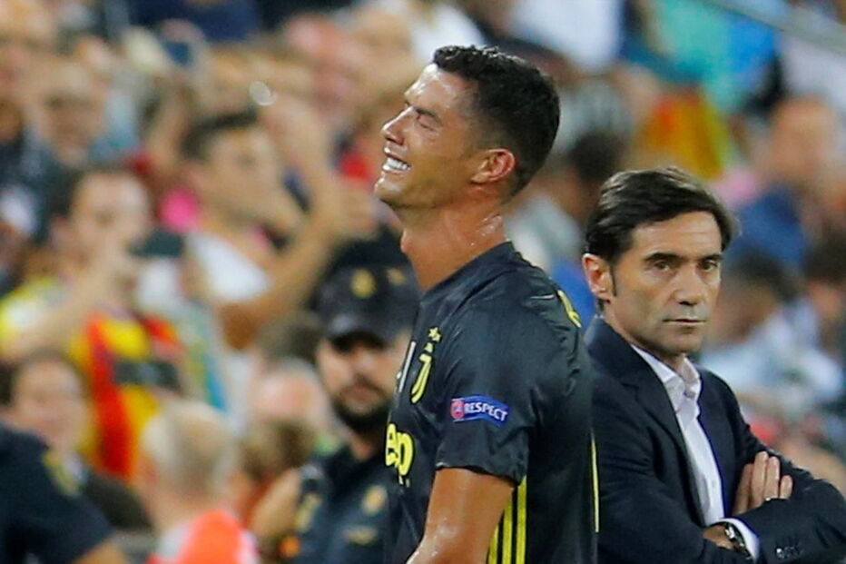  Cristiano Ronaldo expulso na estreia europeia pela Juventus