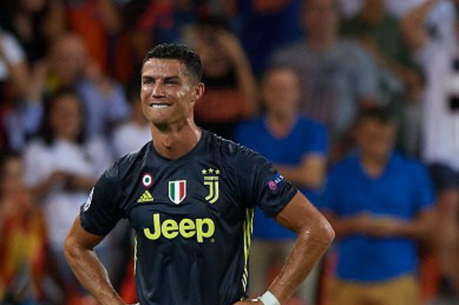 Ronaldo expulso e em lágrimas na estreia europeia pela Juventus 