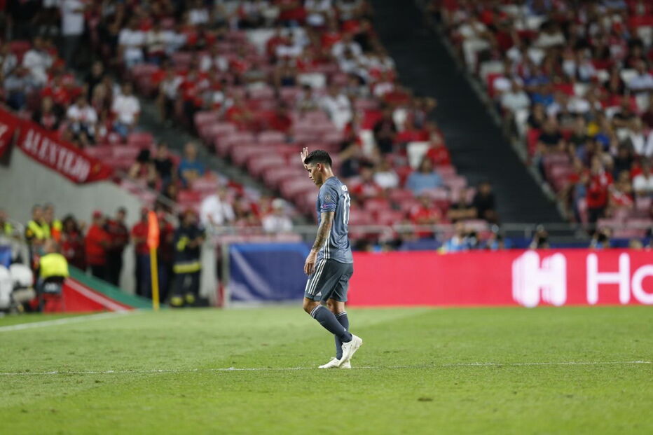 James Rodríguez provoca adeptos do Benfica com mão cheia