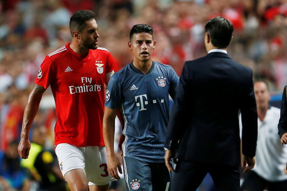 James Rodríguez provoca adeptos do Benfica com mão cheia