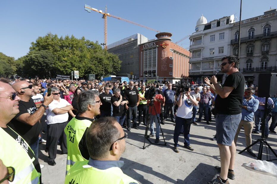 Manifestação dos taxistas continua esta quinta-feira