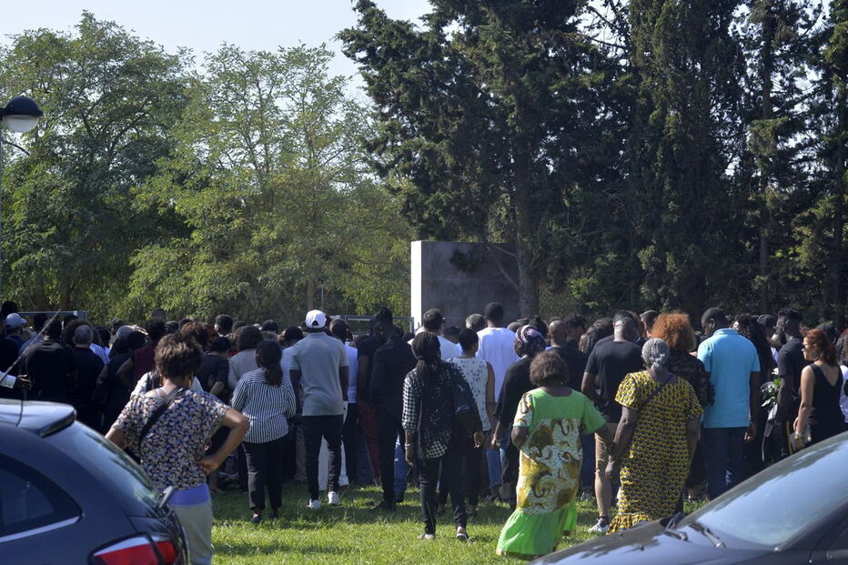 Familiares e amigos prestam última homenagem a irmã de Djaló