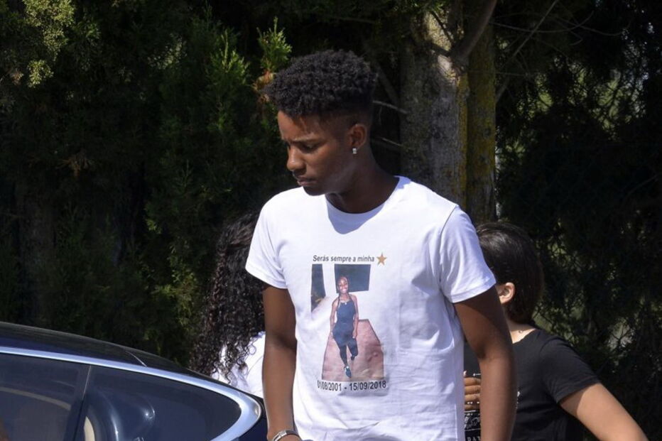 Familiares e amigos prestam última homenagem a irmã de Djaló