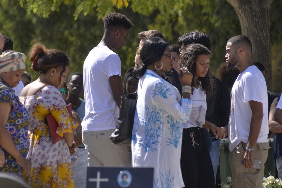 Familiares e amigos prestam última homenagem a irmã de Djaló