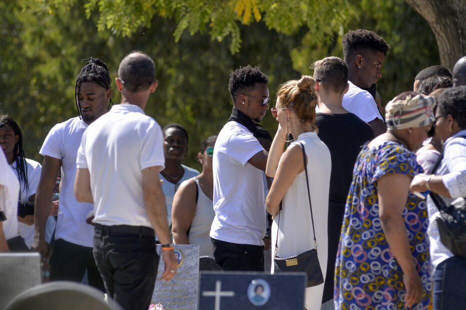 Familiares e amigos prestam última homenagem a irmã de Djaló