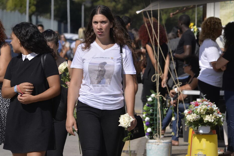 Familiares e amigos prestam última homenagem a irmã de Djaló
