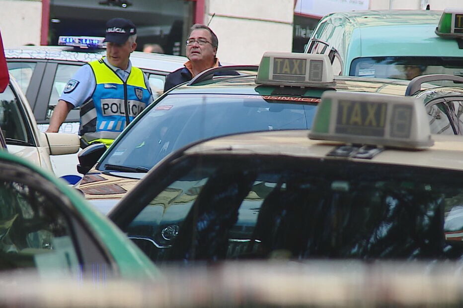 Taxistas mantêm protestos por tempo indeterminado 