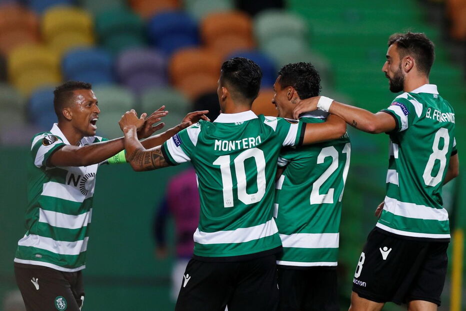 Jogadores do Sporting comemoram o golo inaugural perante o Qarabag
