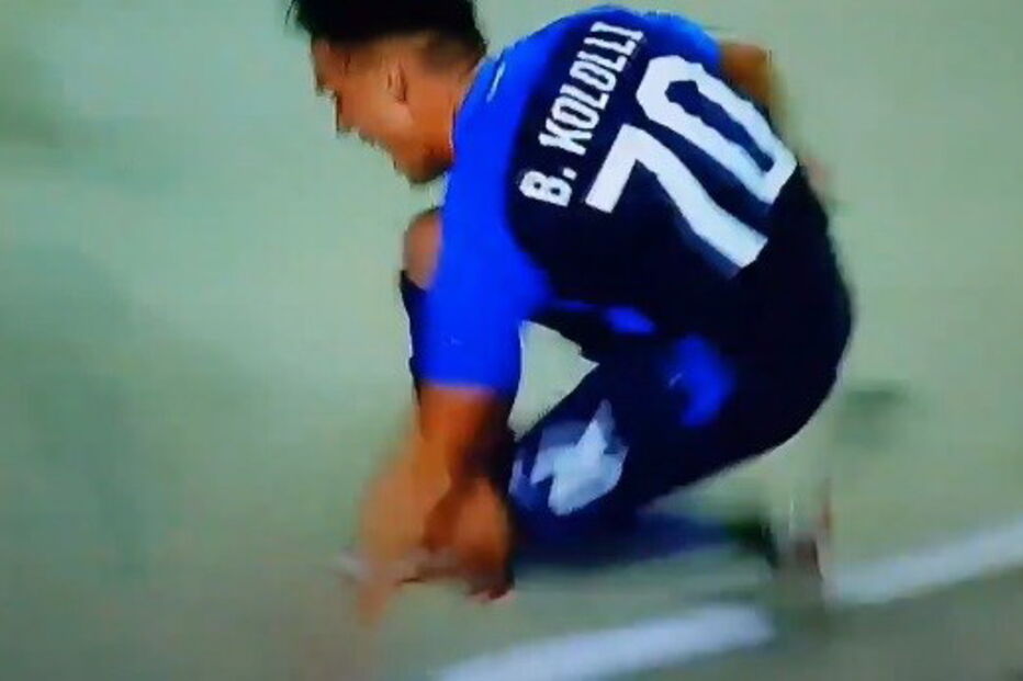 Marca golo da vitória e atira-se para o fosso 