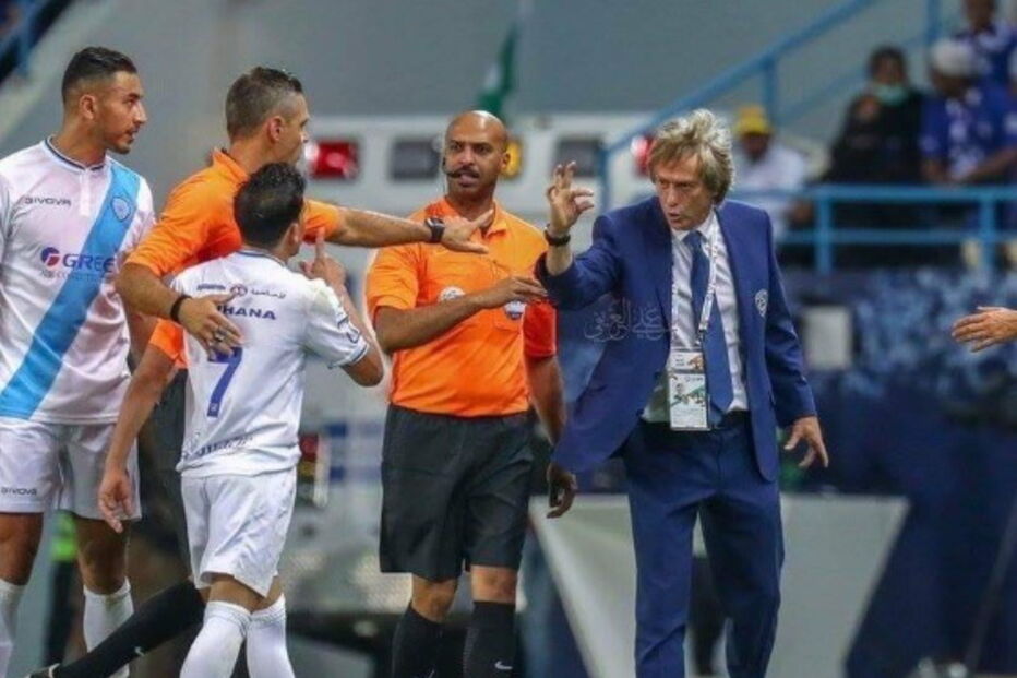 Jorge Jesus faz gesto polémico