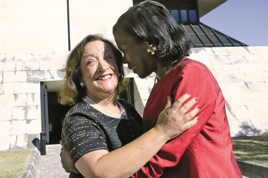 Joana Marques Vidal esteve ontem com a ministra da Justiça, no dia seguinte à nomeação da sucessora 