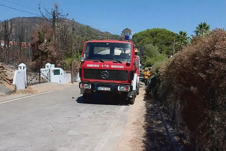 Incêndio junto a vivendas em Monchique mobiliza 50 operacionais