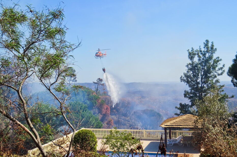  Incêndio junto a vivendas em Monchique mobiliza 50 operacionais