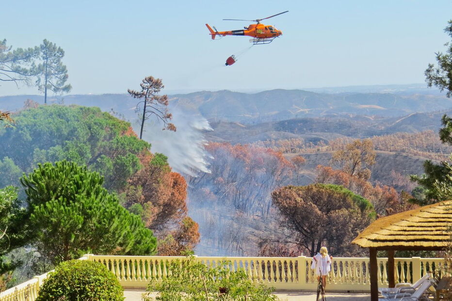  Incêndio junto a vivendas em Monchique mobiliza 50 operacionais