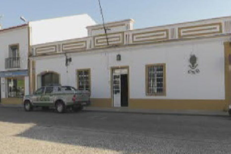 Homem esfaqueado pela mulher apanhado com mais de 30 armas em casa de Beja