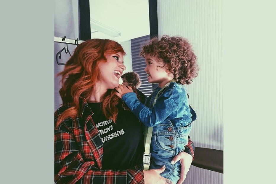 Carolina Deslandes com o filho, Santiago