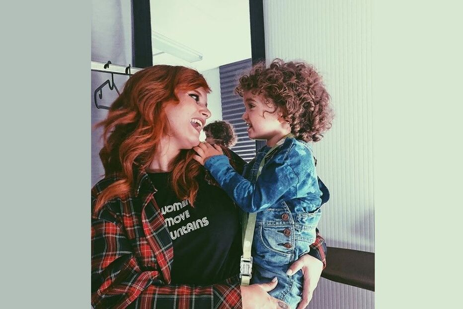   Carolina Deslandes com o filho, Santiago