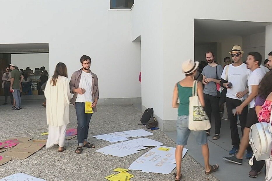 Dezenas manifestam-se em Serralves para exigir a demissão do Conselho de Administração 