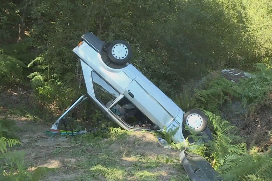 Idosa de 96 anos morre em queda de carro em ravina 