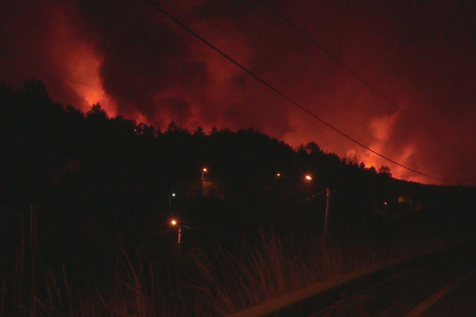 Incêndio lavra em Aldeias de Alijó