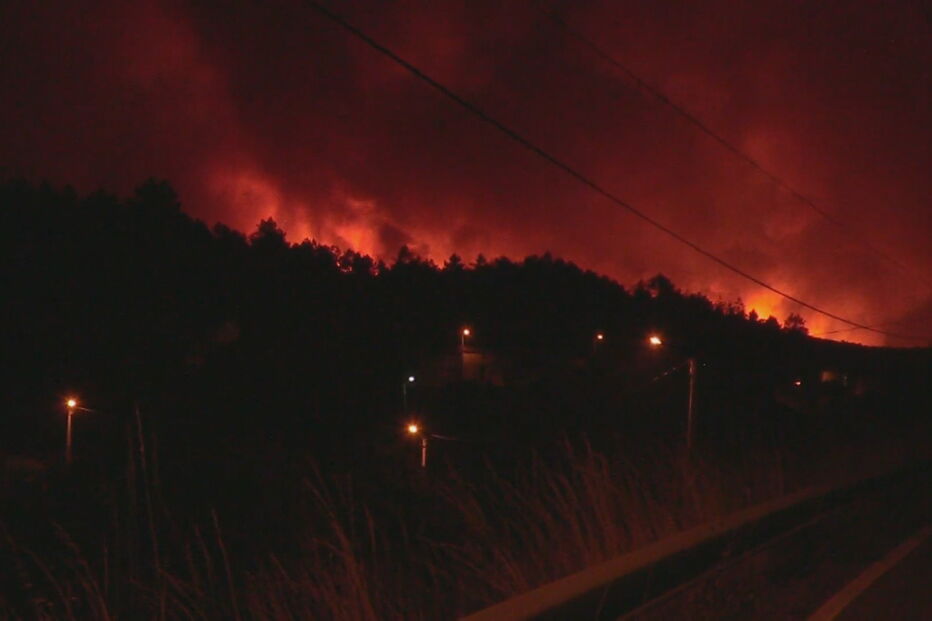 Incêndio lavra em Aldeias de Alijó