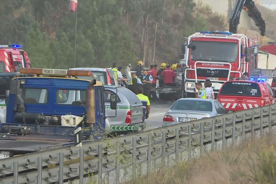 Colisão frontal no IC8 faz oito mortos em Pombal 