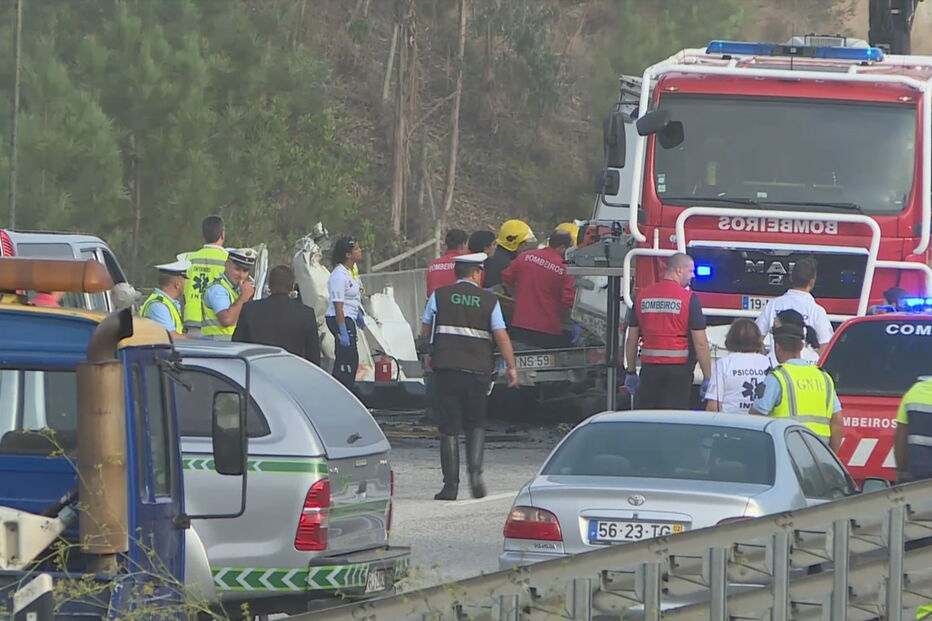 Colisão frontal no IC8 faz oito mortos em Pombal 