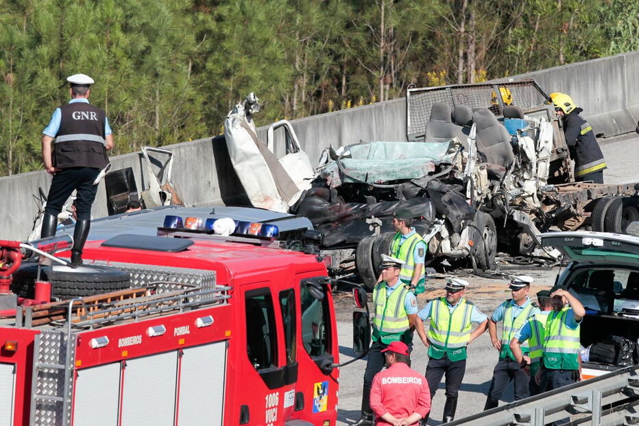Colisão frontal no IC8 mata seis homens