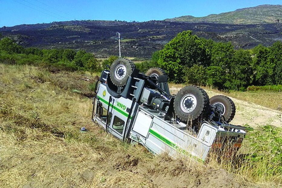 Veículo da GNR capotou