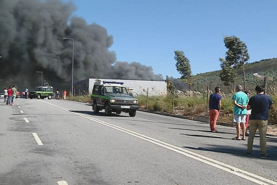 Incêndio consome sucata em Gondomar