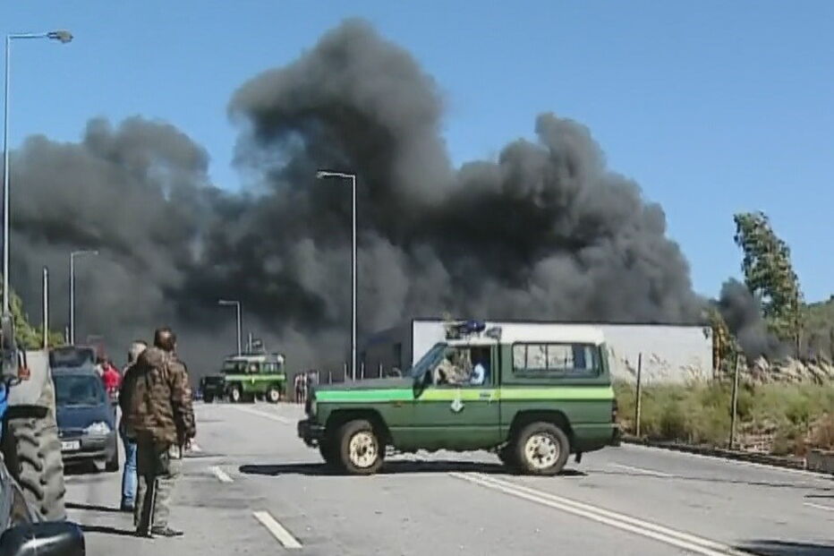 Incêndio consome sucata em Gondomar