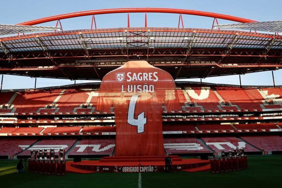 Luisão termina carreira de futebolista com cerimónia no Estádio da Luz
