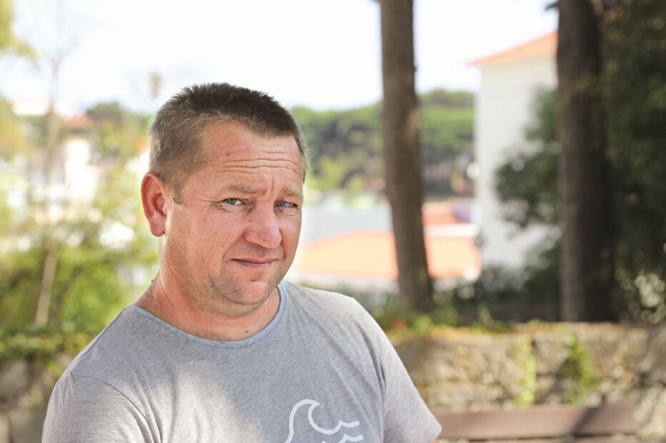 Ion Diaconu diz que terá de mudar de trabalho para poder levar o filho à escola