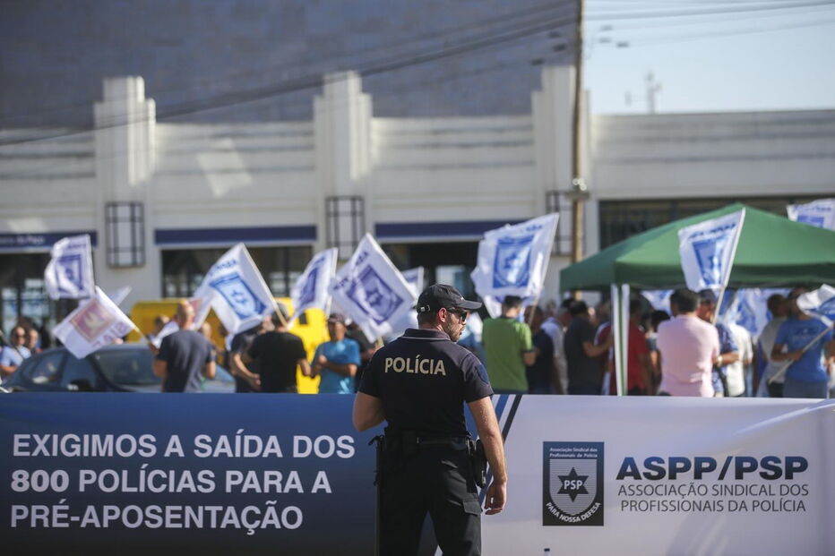 Concentração de polícias reivindicam os seus direitos