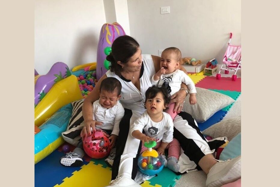 Dolores Aveiro com os netos em Turim